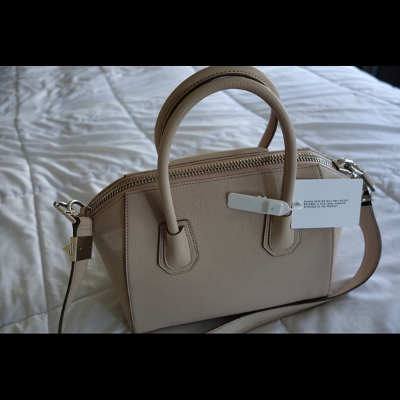 Antigona small textured leather tote - Picture 12 of 13